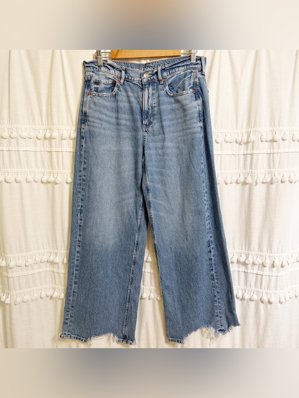 American Eagle Super High Rise Baggy Wide Leg Shark Bite Raw Hem Size 8 Short